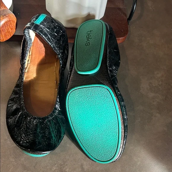 Tieks Stylish Black Patent Leather Ballet Flats Sz 6 - Picture 3 of 4